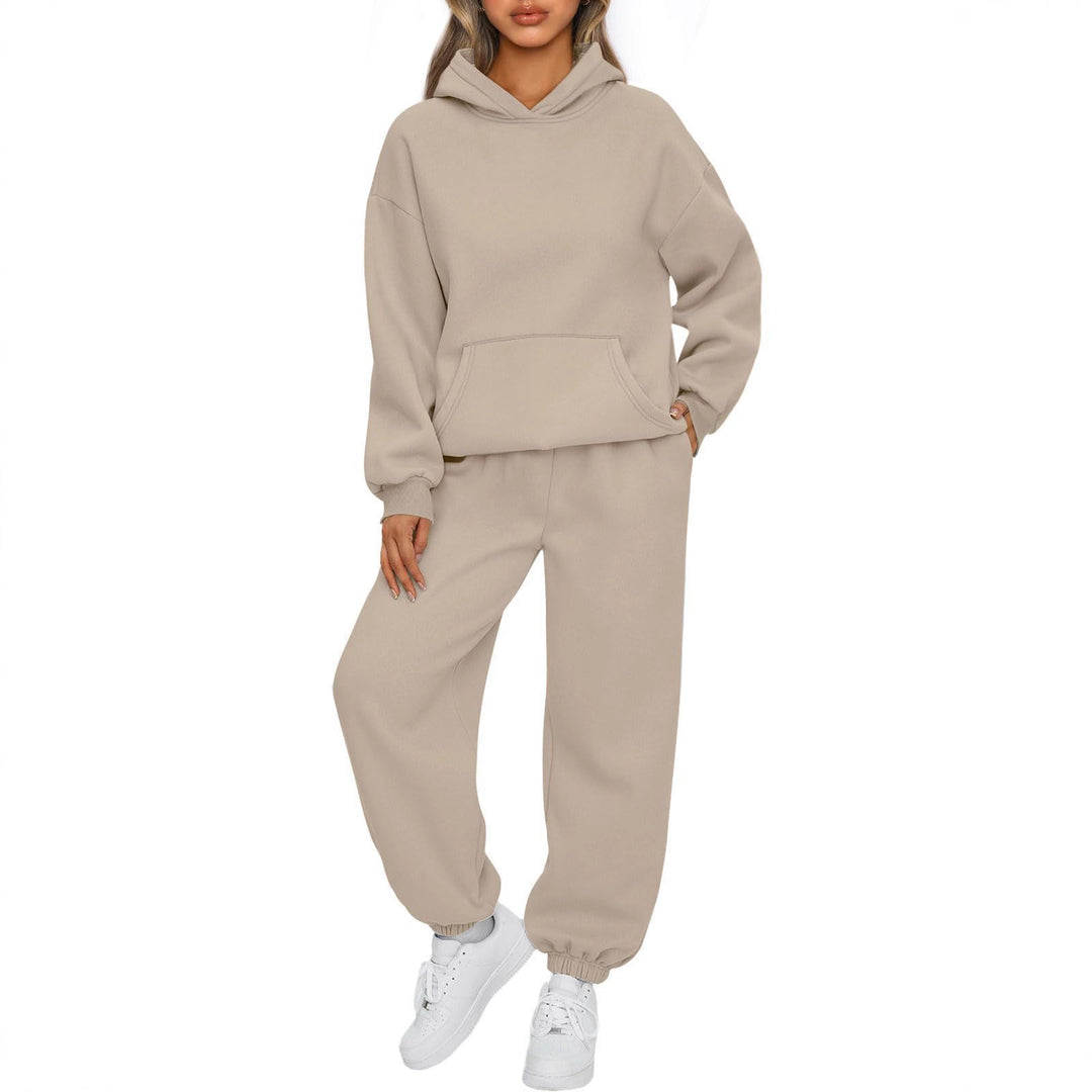 Kvinnors avslappnade träningsdräkt kombination av rymlig hoodie och bekväma joggers Mirla-Eva Jonsson