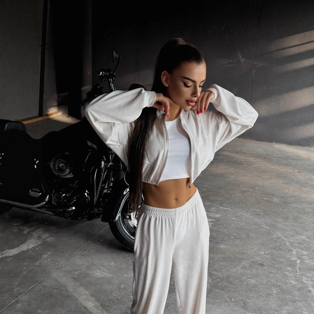 Kvinnors avslappnade träningsdräkt med cropped jacka och vida byxor-Eva Jonsson