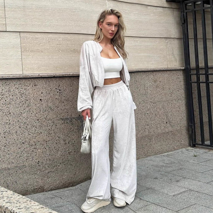 Kvinnors avslappnade träningsdräkt med cropped jacka och vida byxor-Eva Jonsson