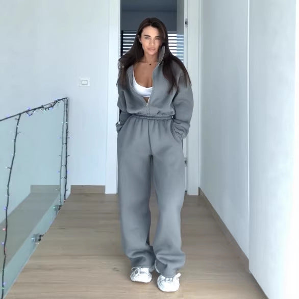 Kvinnors avslappnade träningsdräkt med oversized hoodie och elastiska byxor-Eva Jonsson