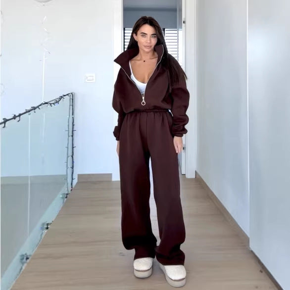 Kvinnors avslappnade träningsdräkt med oversized hoodie och elastiska byxor-Eva Jonsson