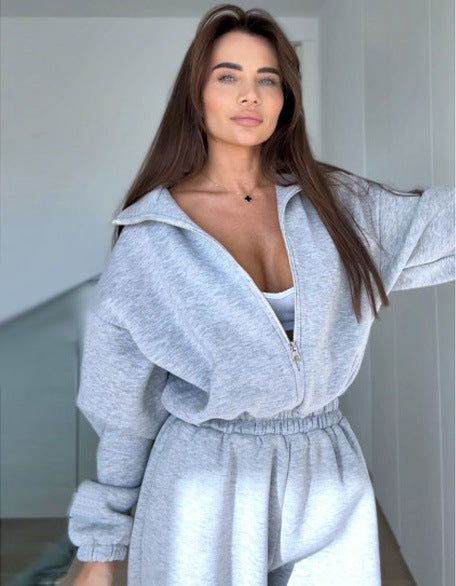Kvinnors avslappnade träningsdräkt med oversized hoodie och elastiska byxor-Eva Jonsson