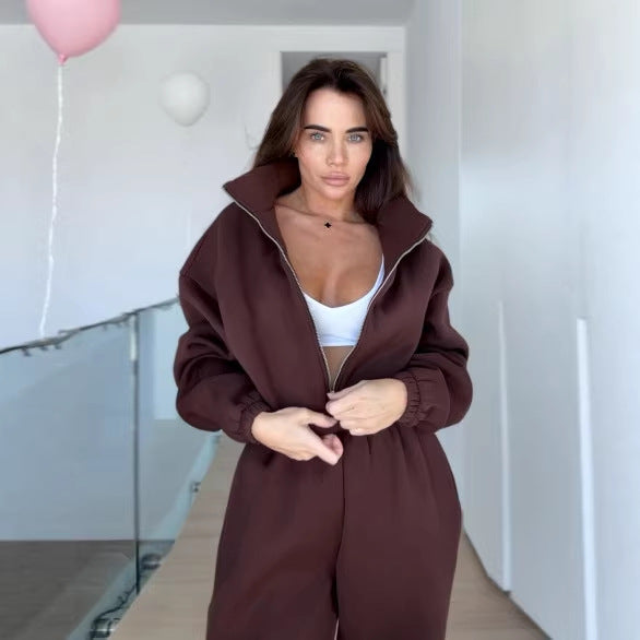 Kvinnors avslappnade träningsdräkt med oversized hoodie och elastiska byxor-Eva Jonsson