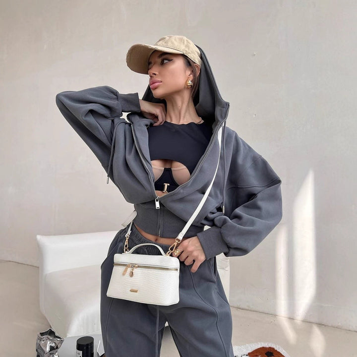 Kvinnors avslappnade träningsoverall med croppad hoodie och vida ben Mirla-Eva Jonsson
