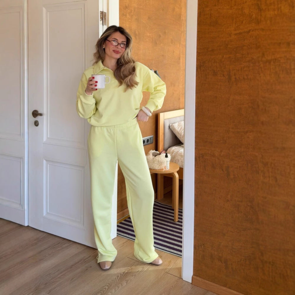 Kvinnors avslappnade träningsoverall med färgkoordinerad polo topp och bekväma sweatpants Mirla-Eva Jonsson