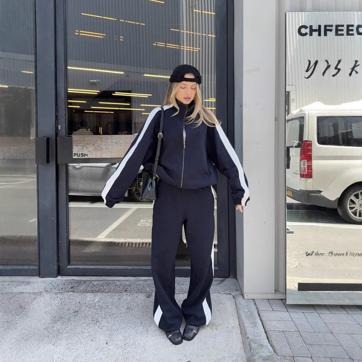 Kvinnors avslappnade träningsoverall med fashionabla kontraststripes-Eva Jonsson