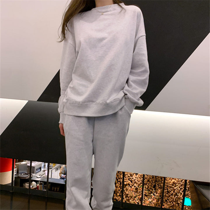Kvinnors avslappnade träningsoverall med trendig hoodie och bekväma joggingsbyxor Mirla-Eva Jonsson
