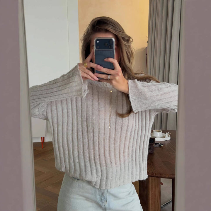 Kvinnors avslappnade tröja med ribbad textur och fransade ärmar Mirla-Eva Jonsson