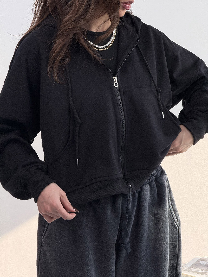 Kvinnors avslappnade zip hoodie med vida ärmar och praktiska fickor-Eva Jonsson
