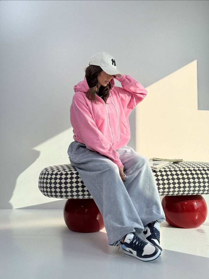 Kvinnors avslappnade zip hoodie med vida ärmar och praktiska fickor-Eva Jonsson