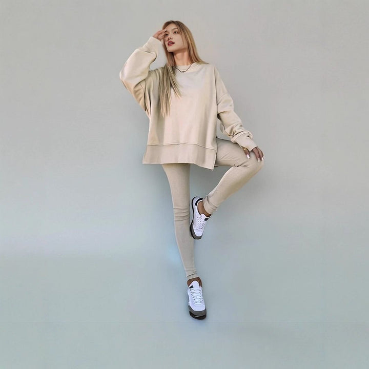 Kvinnors avslappnat set med oversized tröja och slim-fit leggings Mirla-Eva Jonsson