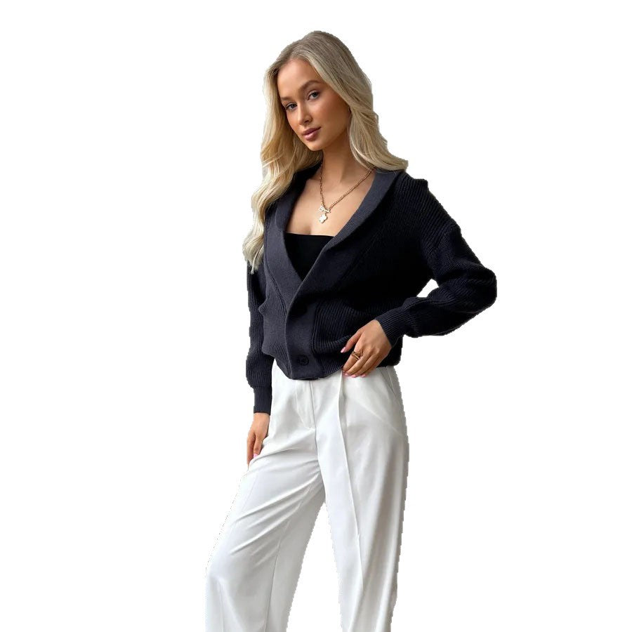 Kvinnors bekväma cardigan med djup V-hals och praktiska fickor Mirla-Eva Jonsson