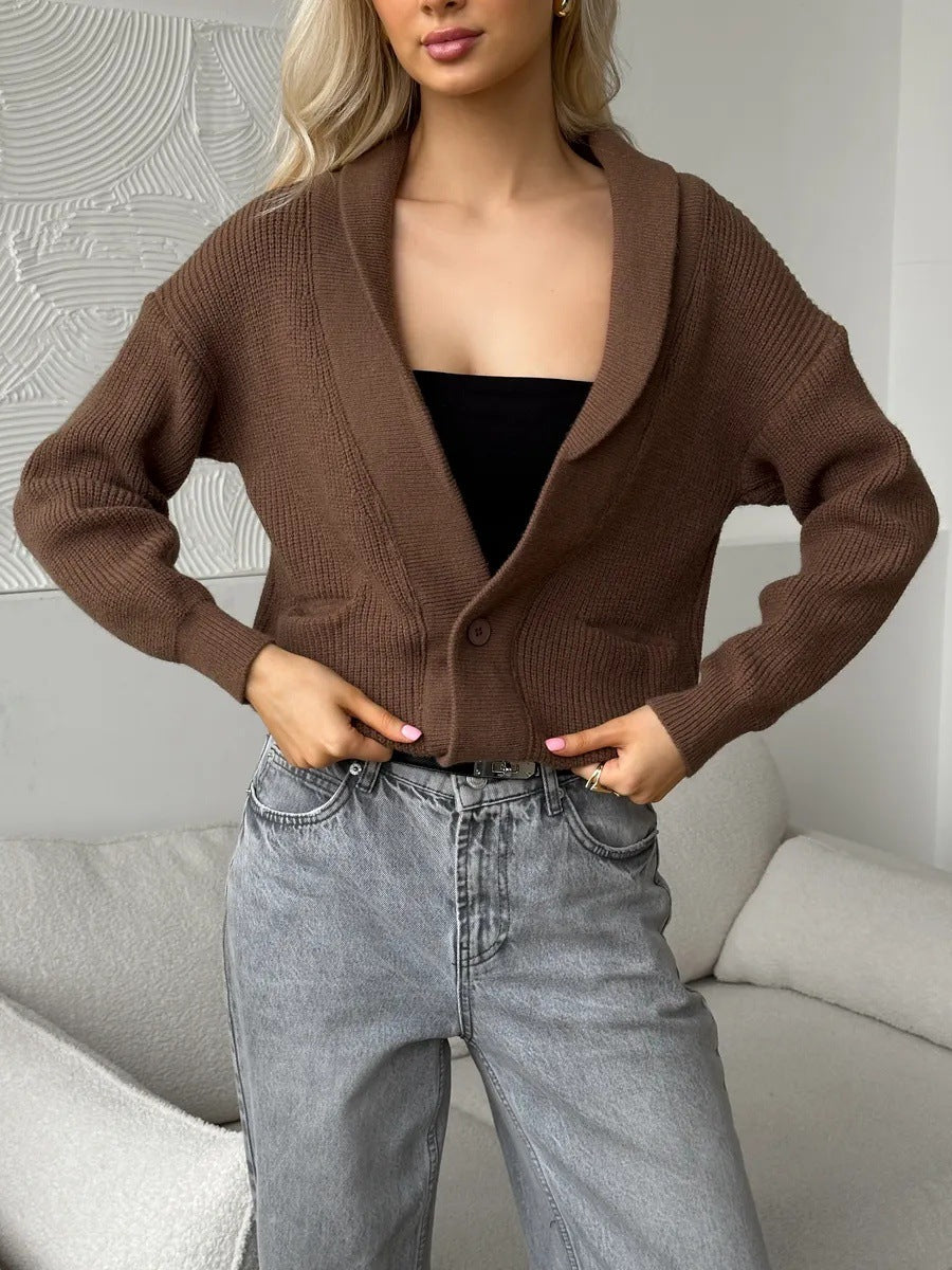 Kvinnors bekväma cardigan med djup V-hals och praktiska fickor Mirla-Eva Jonsson