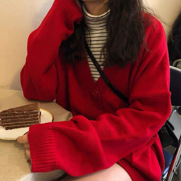 Kvinnors bekväma cardigan med en avslappnad passform och sänkta axlar Mirla-Eva Jonsson