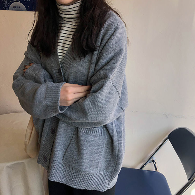 Kvinnors bekväma cardigan med en avslappnad passform och sänkta axlar Mirla-Eva Jonsson