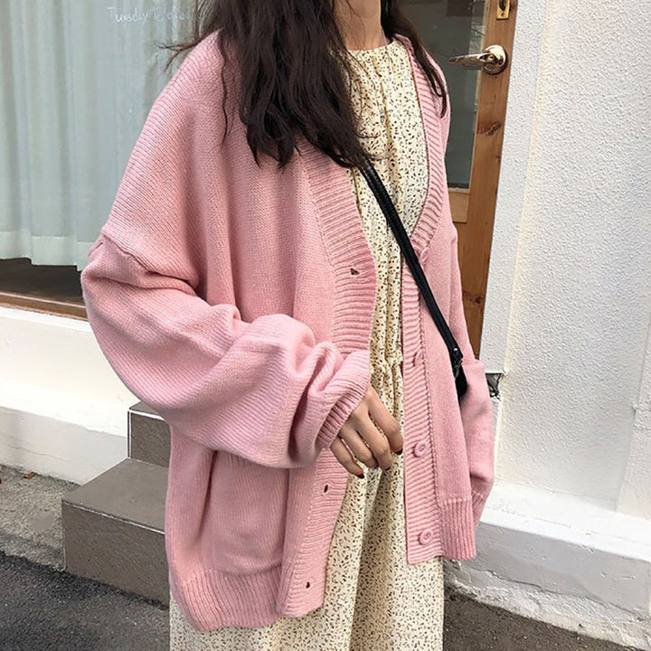 Kvinnors bekväma cardigan med en avslappnad passform och sänkta axlar Mirla-Eva Jonsson