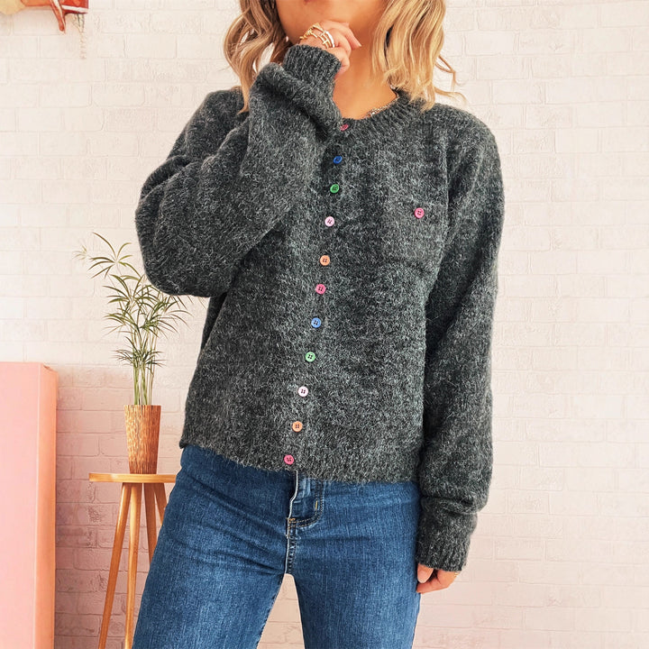 Kvinnors bekväma cardigan med färgglada knappar och två fickor Mirla-Eva Jonsson