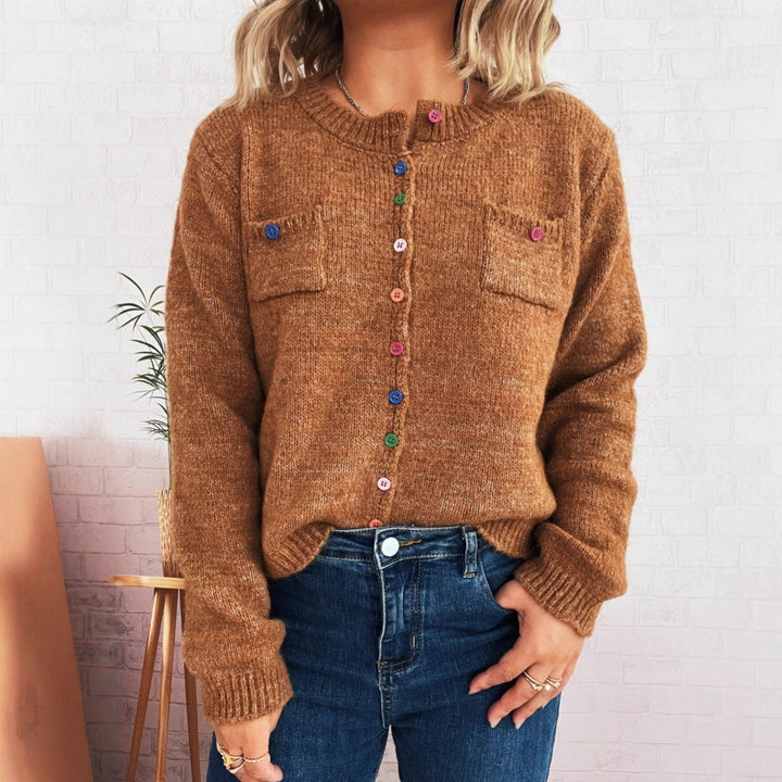 Kvinnors bekväma cardigan med färgglada knappar och två fickor Mirla-Eva Jonsson