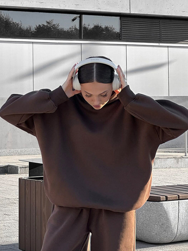 Kvinnors bekväma fleece-träningsdräkt med avslappnad skärning och praktiska fickor Mirla-Eva Jonsson