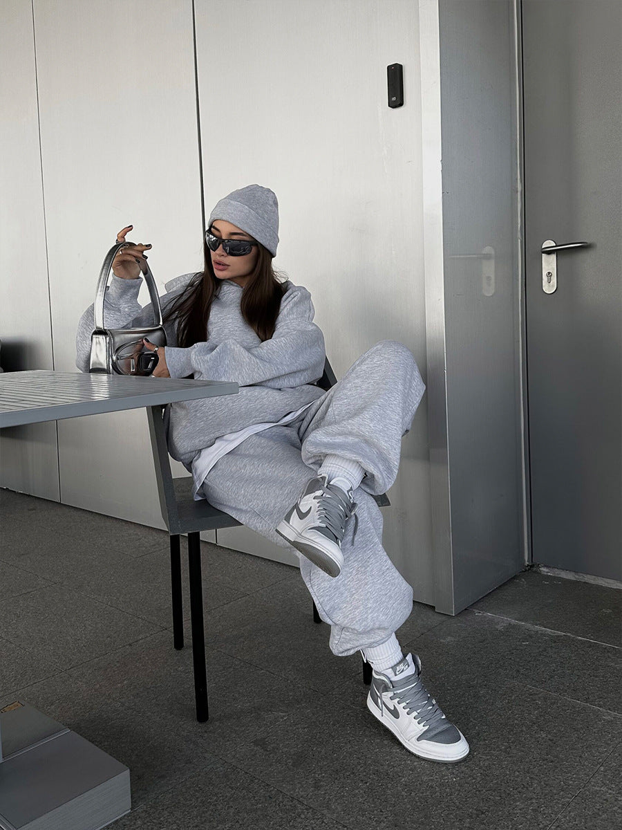 Kvinnors bekväma fleece-träningsdräkt med avslappnad skärning och praktiska fickor Mirla-Eva Jonsson