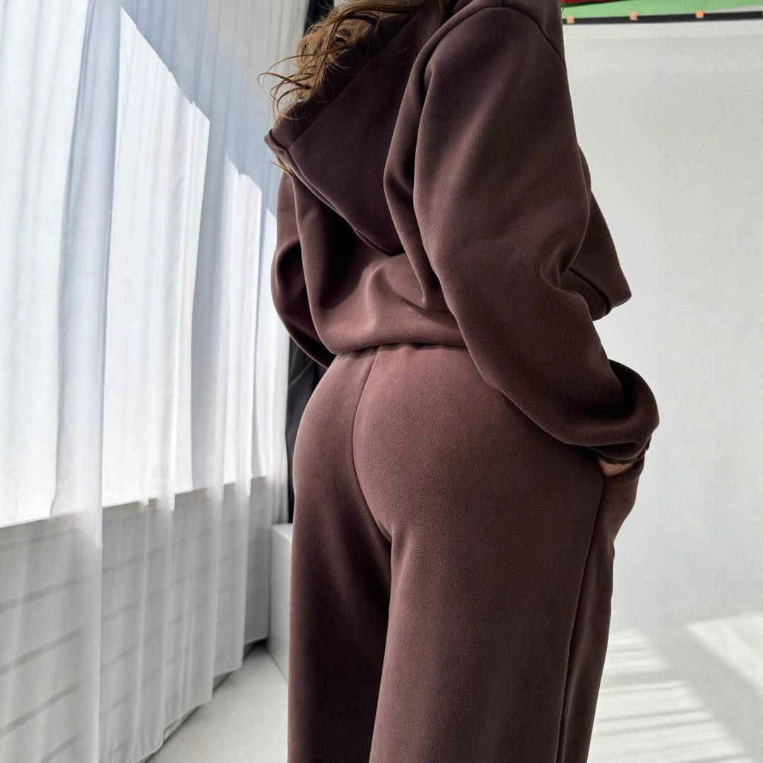 Kvinnors bekväma fleece träningsdräkt med elastisk midja och mode detaljer Mirla-Eva Jonsson
