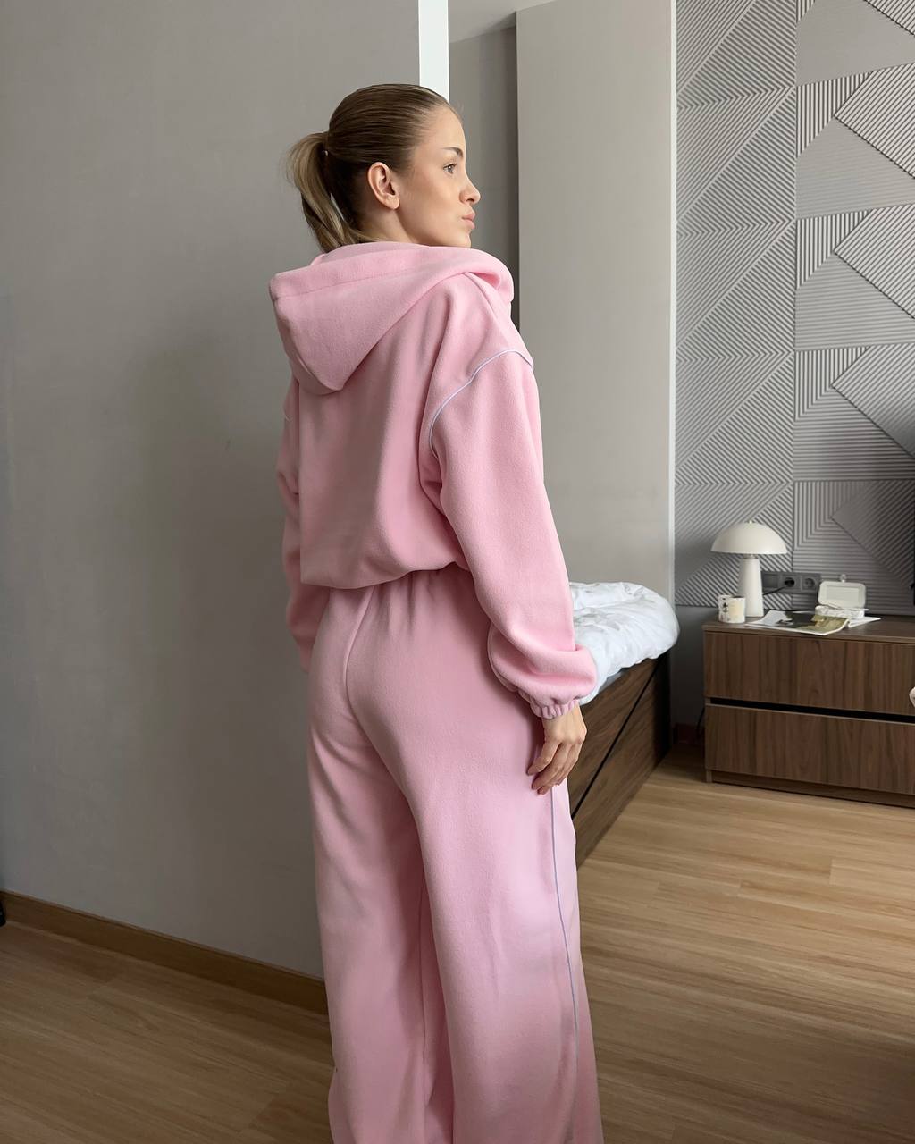 Kvinnors bekväma fleece träningsdräkt med hög krage och dragkedja Mirla-Eva Jonsson