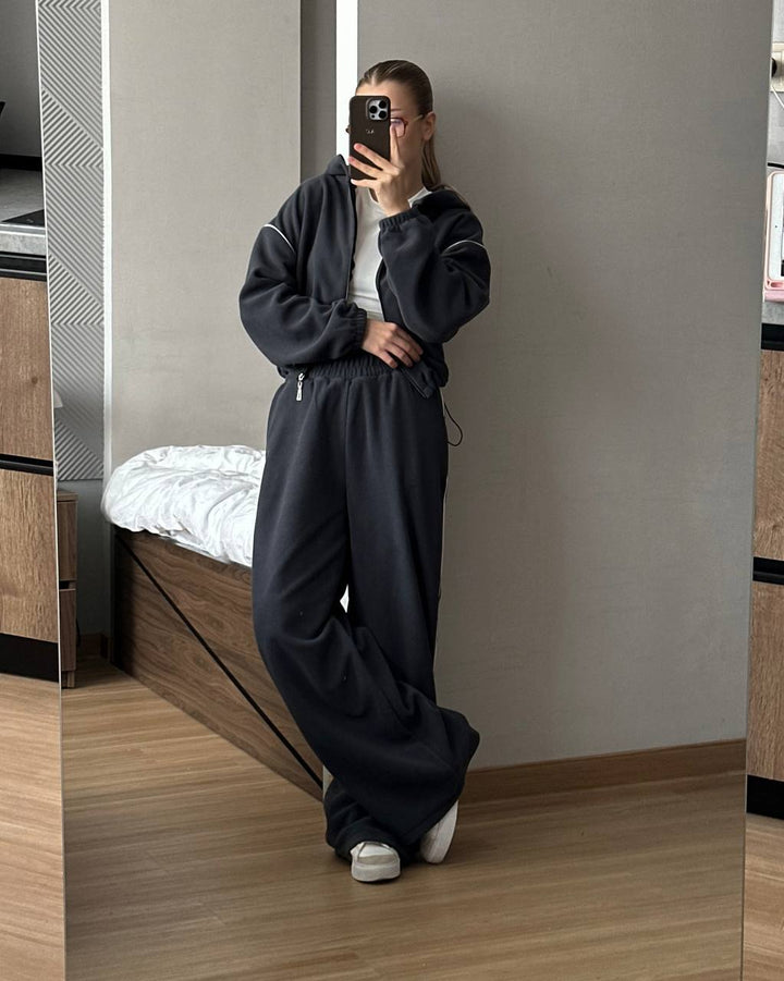 Kvinnors bekväma fleece träningsdräkt med hög krage och dragkedja Mirla-Eva Jonsson