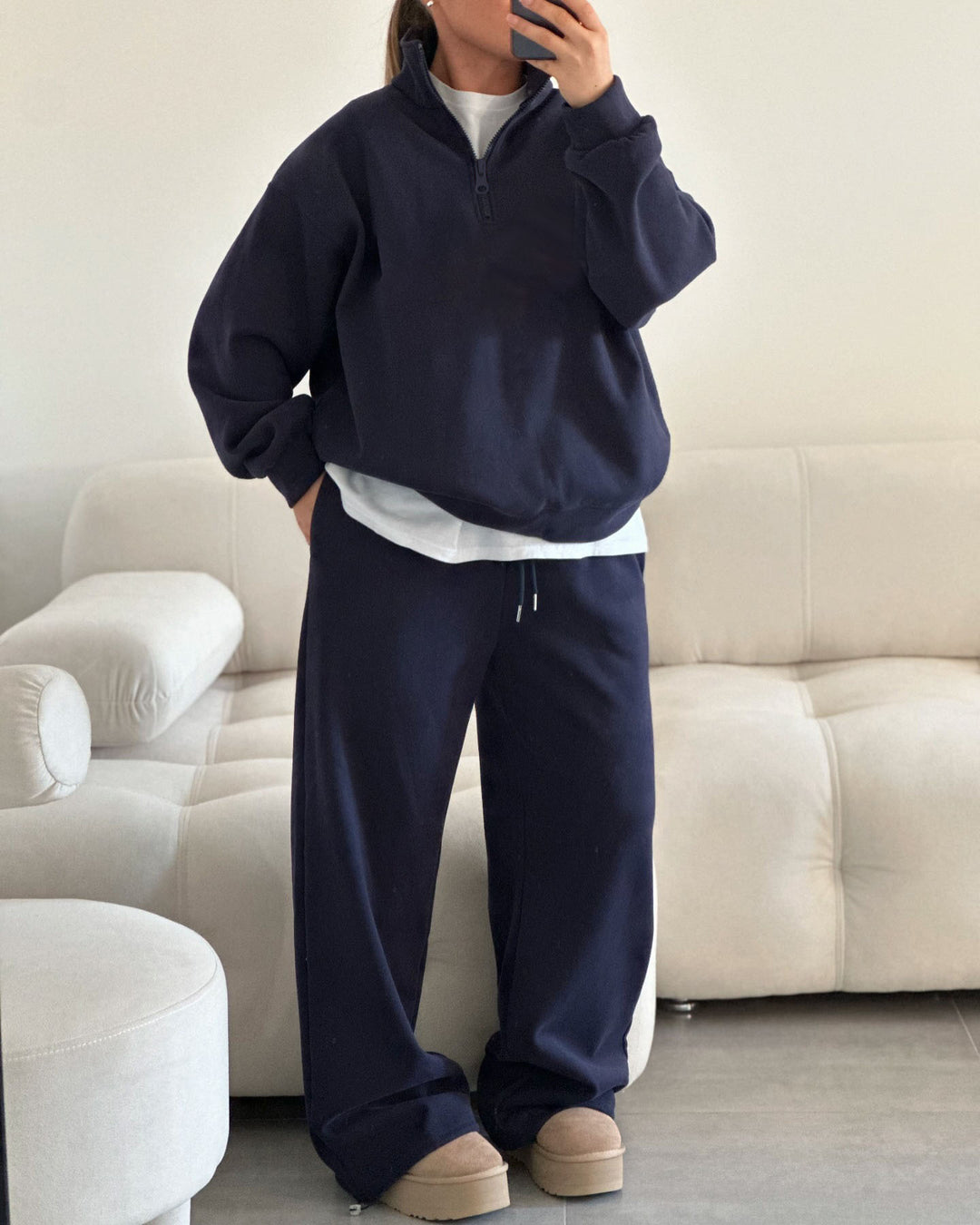 Kvinnors bekväma fleece zip hoodie med en avslappnad passform och vida ärmar-Eva Jonsson
