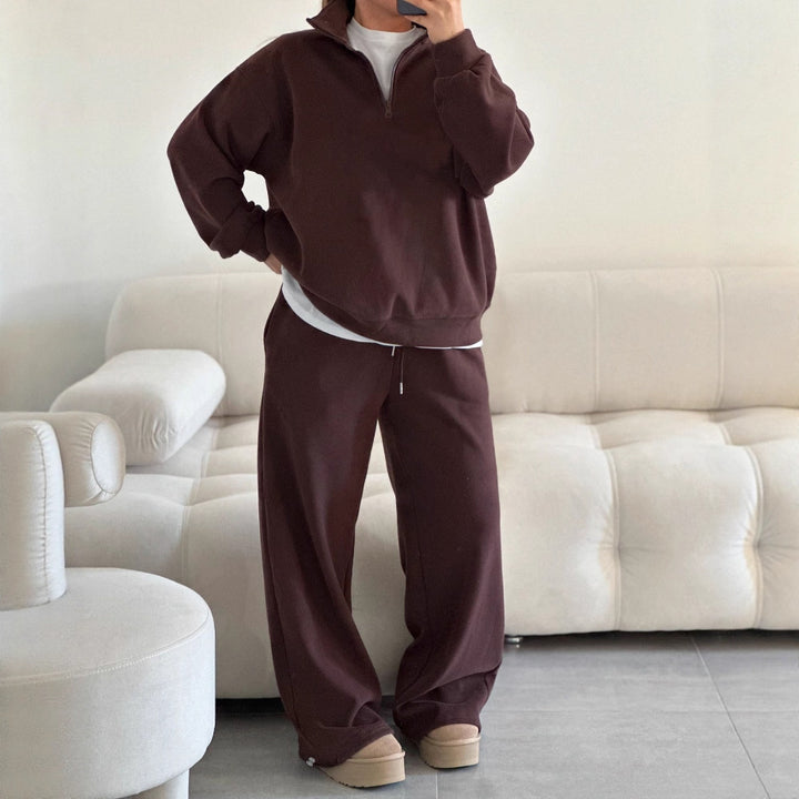 Kvinnors bekväma fleece zip hoodie med en avslappnad passform och vida ärmar-Eva Jonsson