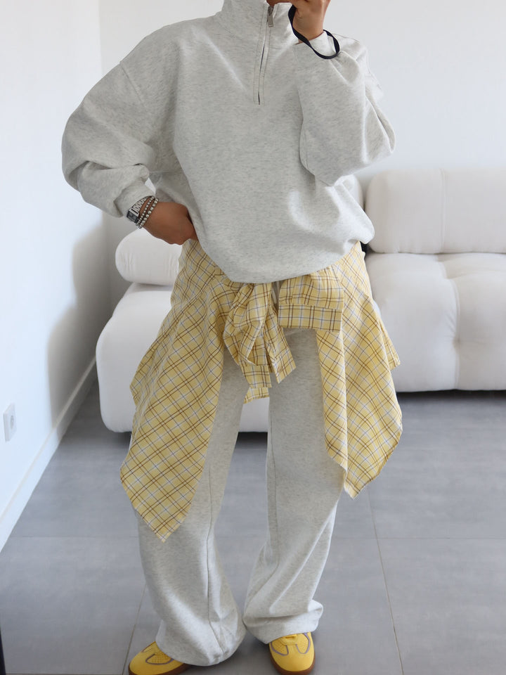 Kvinnors bekväma fleece zip hoodie med en avslappnad passform och vida ärmar-Eva Jonsson