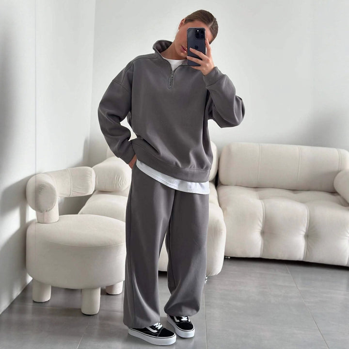 Kvinnors bekväma fleece zip hoodie med en avslappnad passform och vida ärmar-Eva Jonsson