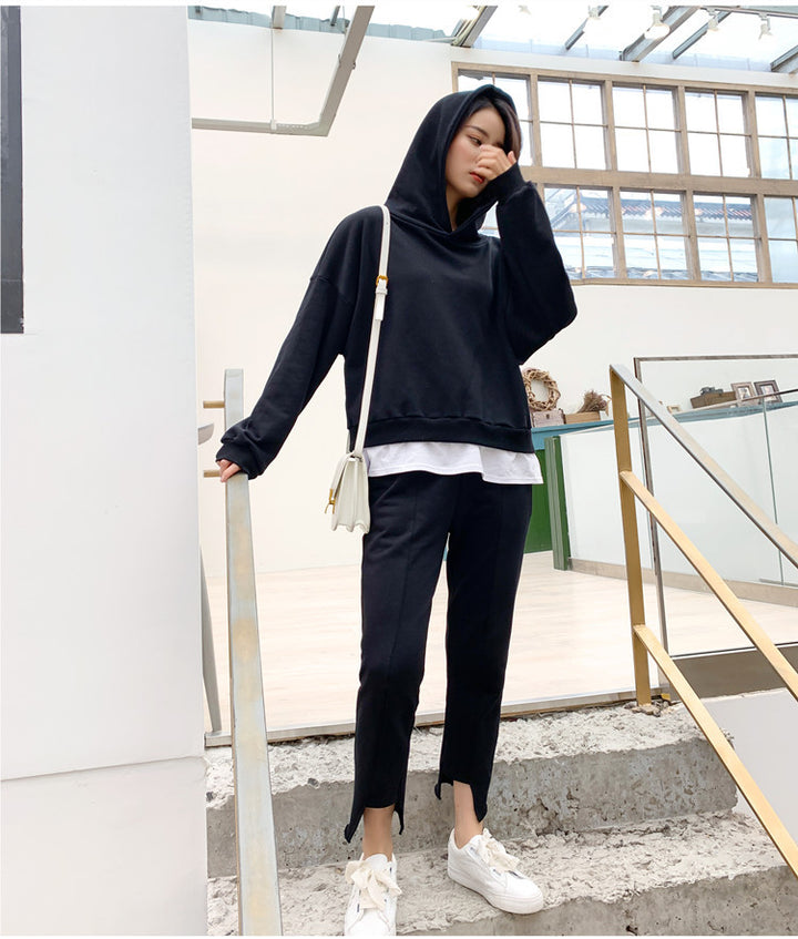 Kvinnors bekväma fritidsensemble med avslappnad hoodie och slim-fit joggerbyxor Mirla-Eva Jonsson