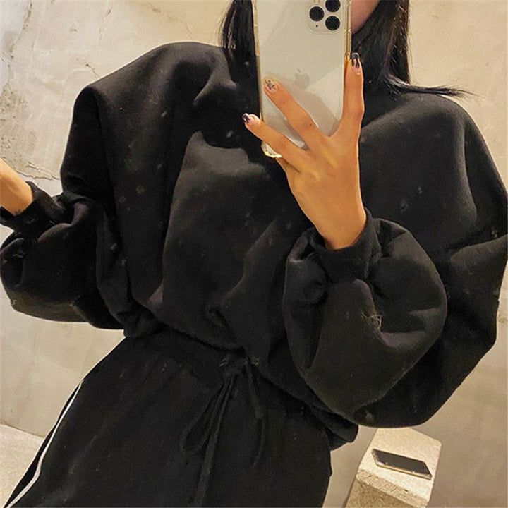 Kvinnors bekväma fritidsset med oversized tröja och joggingbyxor Mirla-Eva Jonsson
