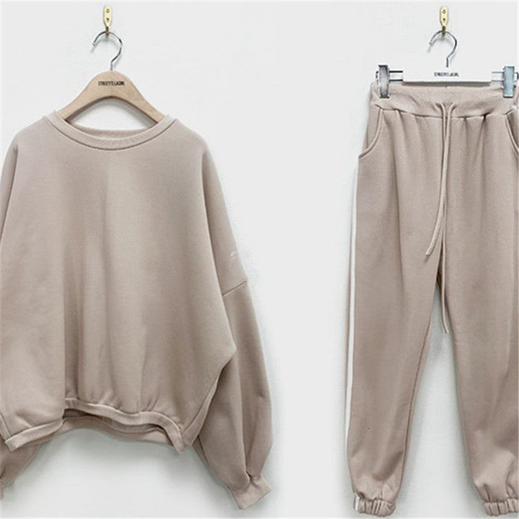 Kvinnors bekväma fritidsset med oversized tröja och joggingbyxor Mirla-Eva Jonsson