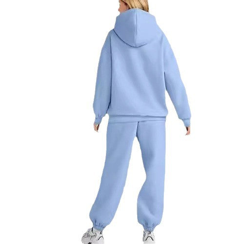 Kvinnors bekväma hoodie-set tillverkat av högkvalitativt sweatshirtmaterial med praktiska fickor Mirla-Eva Jonsson