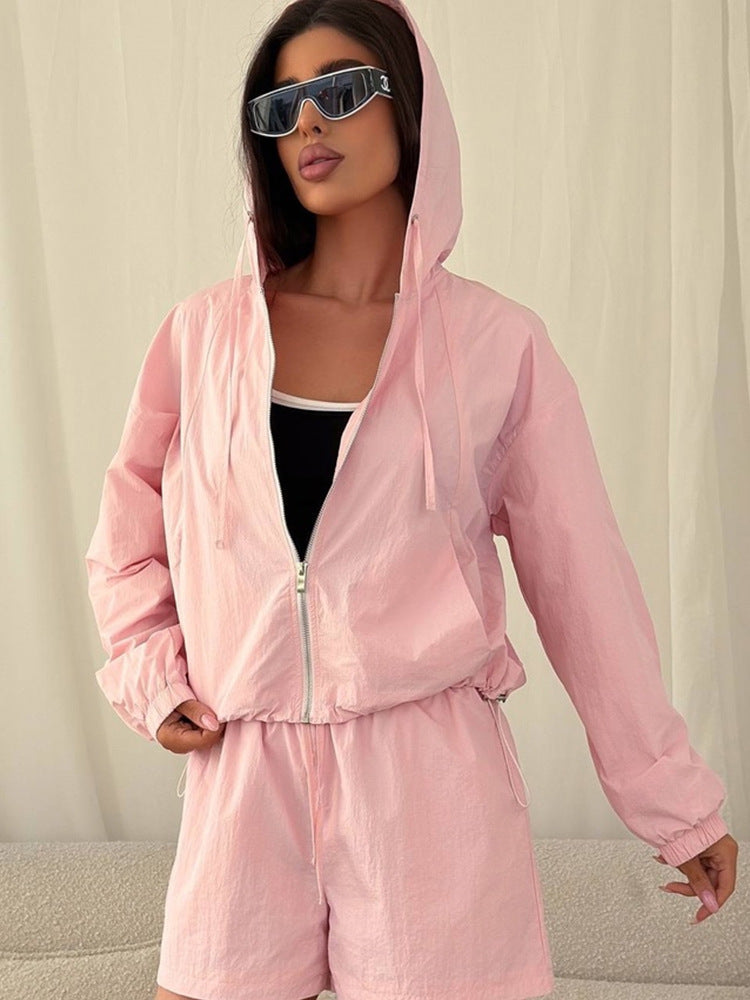 Kvinnors bekväma korta jumpsuit med huva och elastisk midjeband Mirla-Eva Jonsson