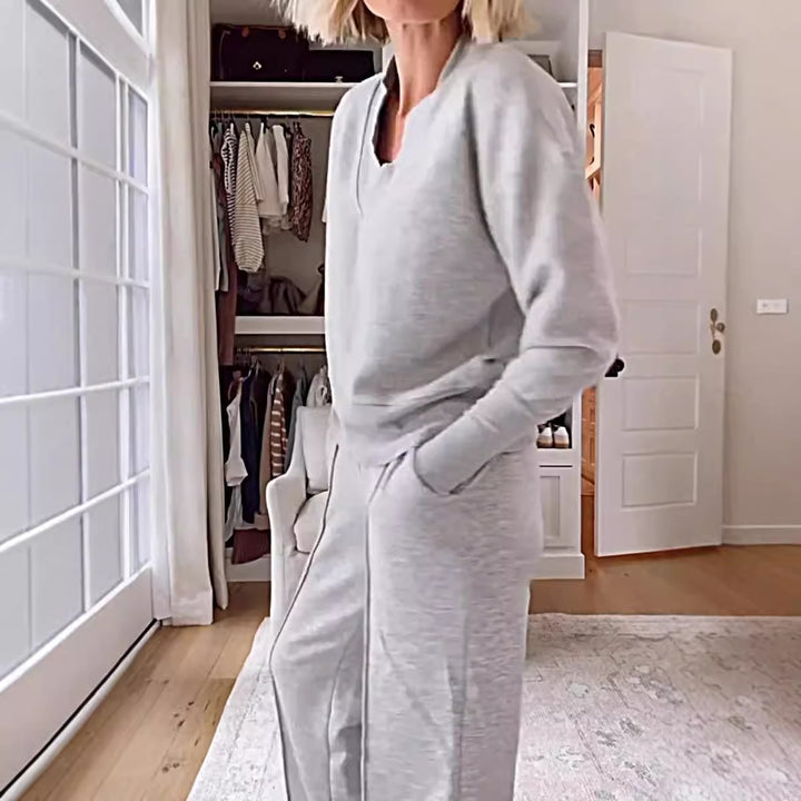Kvinnors bekväma loungemodellset med V-hals och lös passform Mirla-Eva Jonsson