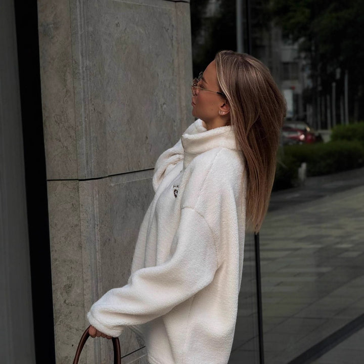 Kvinnors bekväma pullover med kort dragkedja och mjuk sammetsliknande inre struktur Mirla-Eva Jonsson