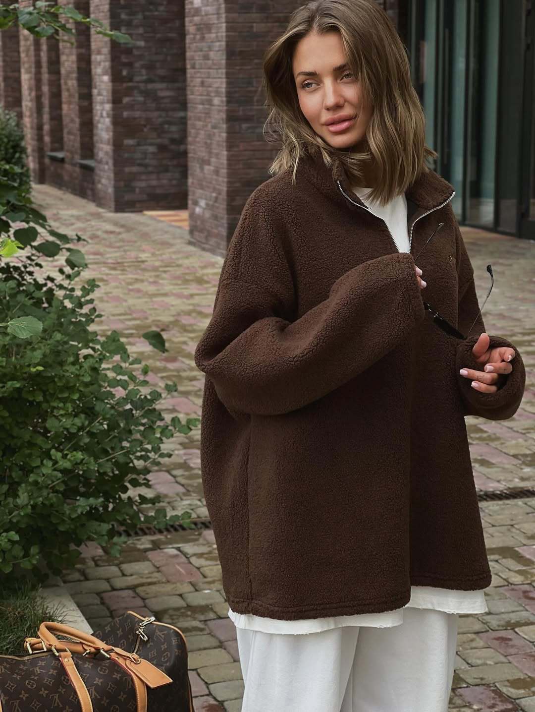 Kvinnors bekväma pullover med kort dragkedja och mjuk sammetsliknande inre struktur Mirla-Eva Jonsson