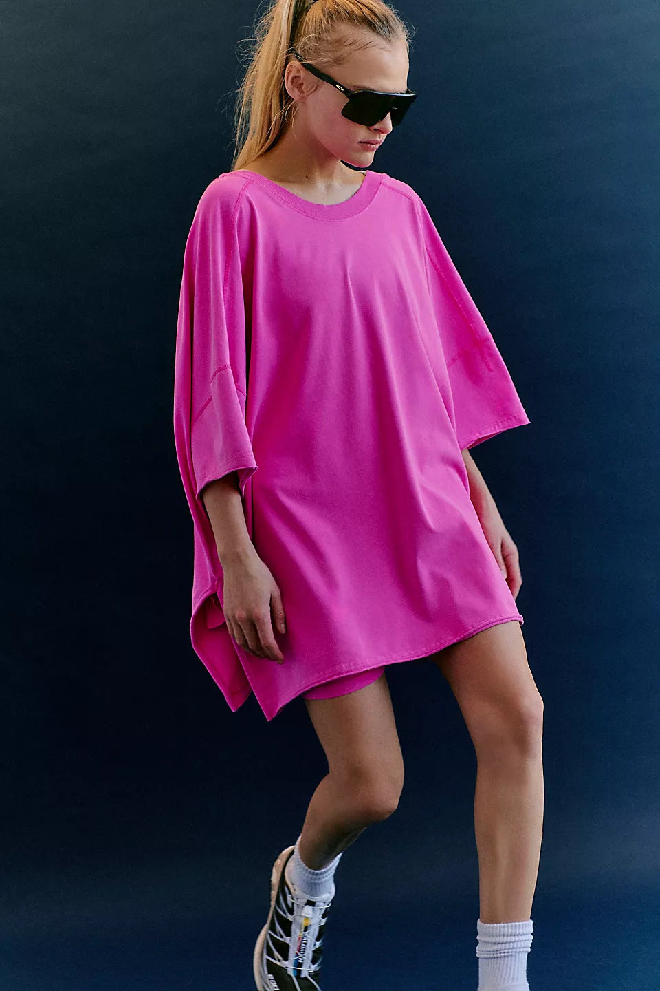 Kvinnors bekväma sportloungewear-set med oversized topp och shorts Mirla-Eva Jonsson