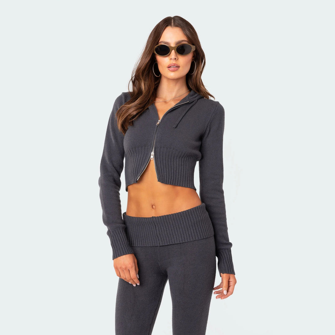 Kvinnors bekväma stickad jumpsuit med kort hoodie och vida byxor Mirla-Eva Jonsson