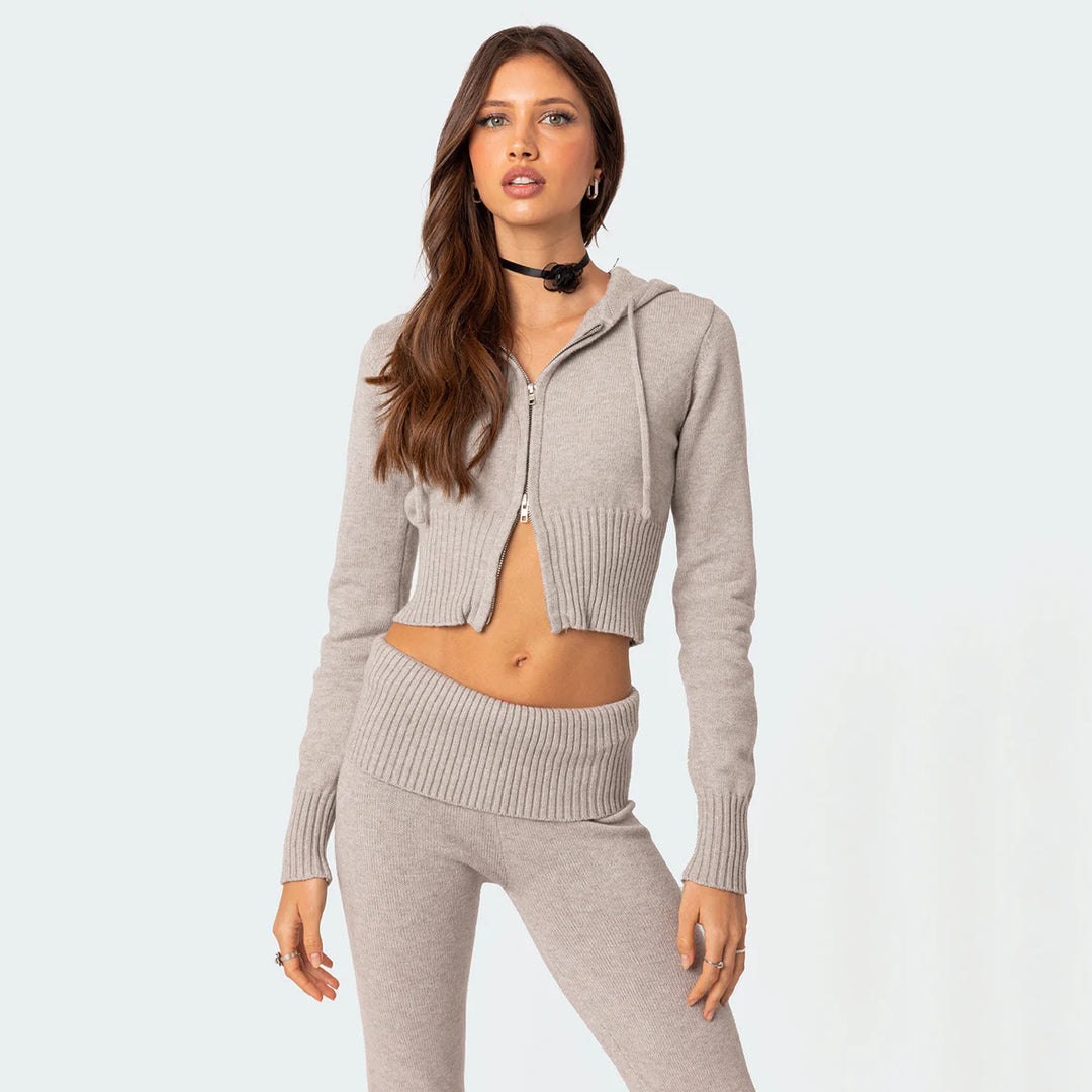 Kvinnors bekväma stickad jumpsuit med kort hoodie och vida byxor Mirla-Eva Jonsson