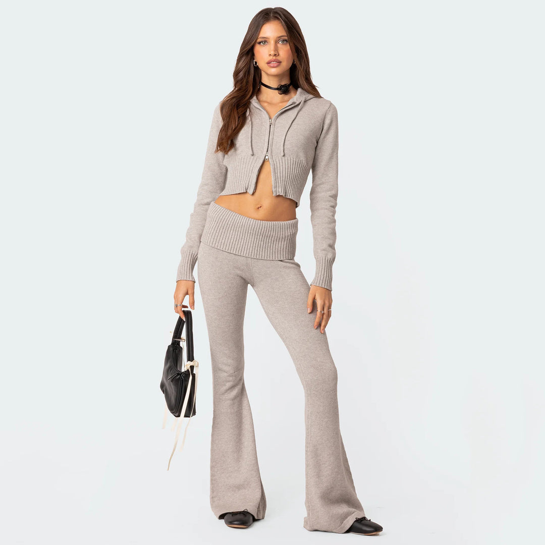 Kvinnors bekväma stickad jumpsuit med kort hoodie och vida byxor Mirla-Eva Jonsson