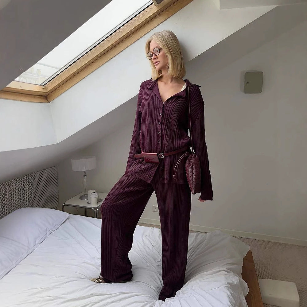 Kvinnors bekväma stickade dräktset med eleganta ribbade texturer Mirla-Eva Jonsson