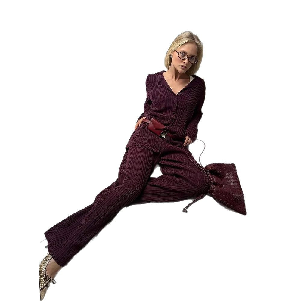 Kvinnors bekväma stickade dräktset med eleganta ribbade texturer Mirla-Eva Jonsson