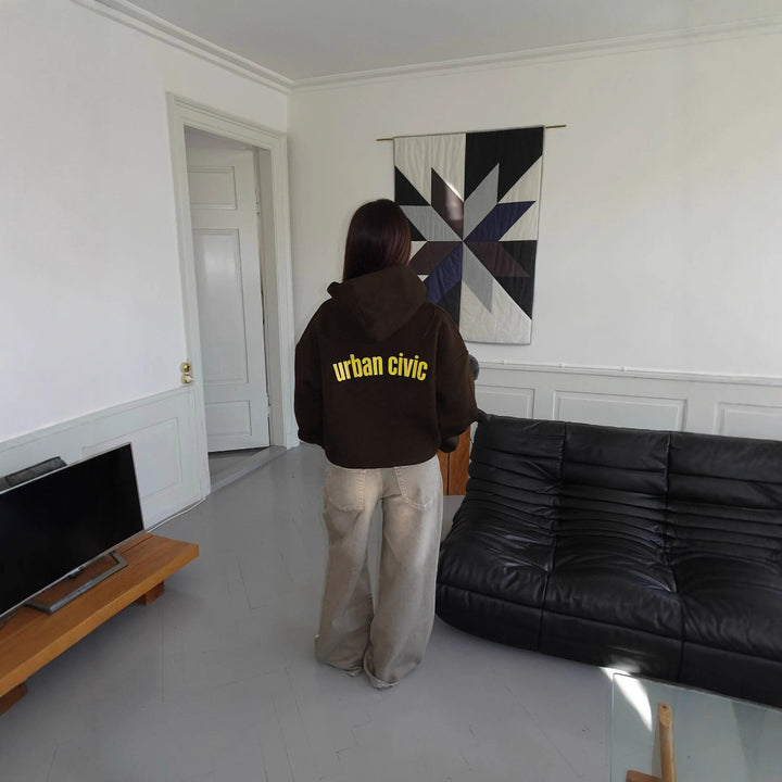 Kvinnors bekväma streetwear-hoodie med iögonfallande bokstäver Mirla-Eva Jonsson