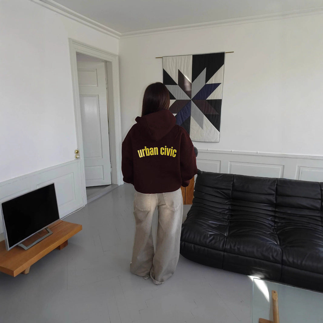 Kvinnors bekväma streetwear-hoodie med iögonfallande bokstäver Mirla-Eva Jonsson