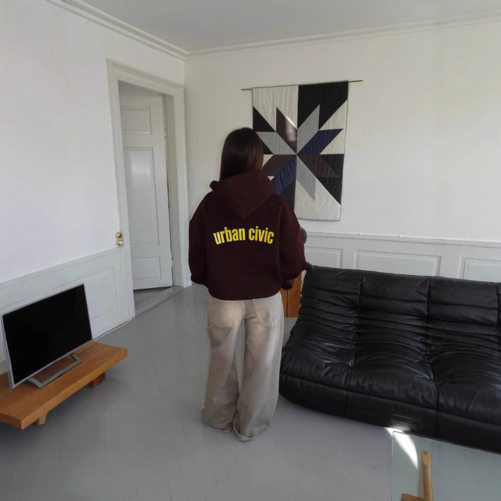 Kvinnors bekväma streetwear-hoodie med iögonfallande bokstäver Mirla-Eva Jonsson