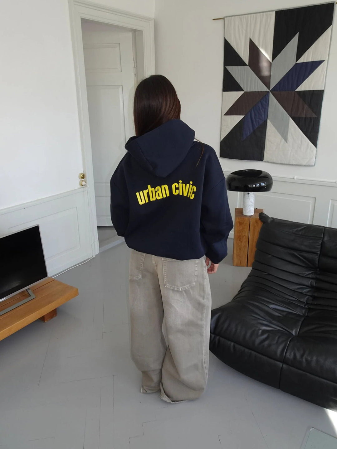 Kvinnors bekväma streetwear-hoodie med iögonfallande bokstäver Mirla-Eva Jonsson