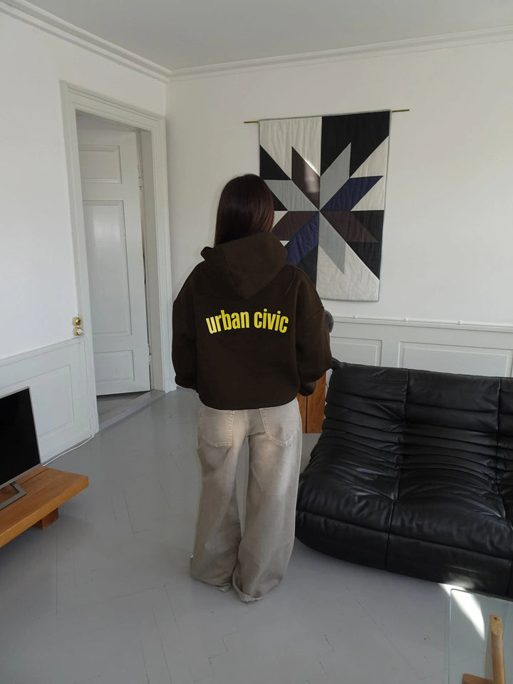 Kvinnors bekväma streetwear-hoodie med iögonfallande bokstäver Mirla-Eva Jonsson